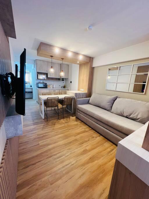 Departamento En Hermosa Zona De Nueva Cordoba. Ss3